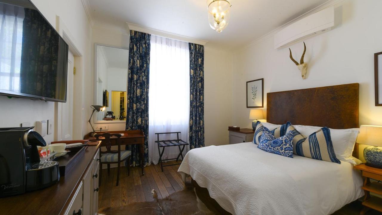 Drostdy Hotel Graaff-Reinet Eksteriør billede A room at the hotel