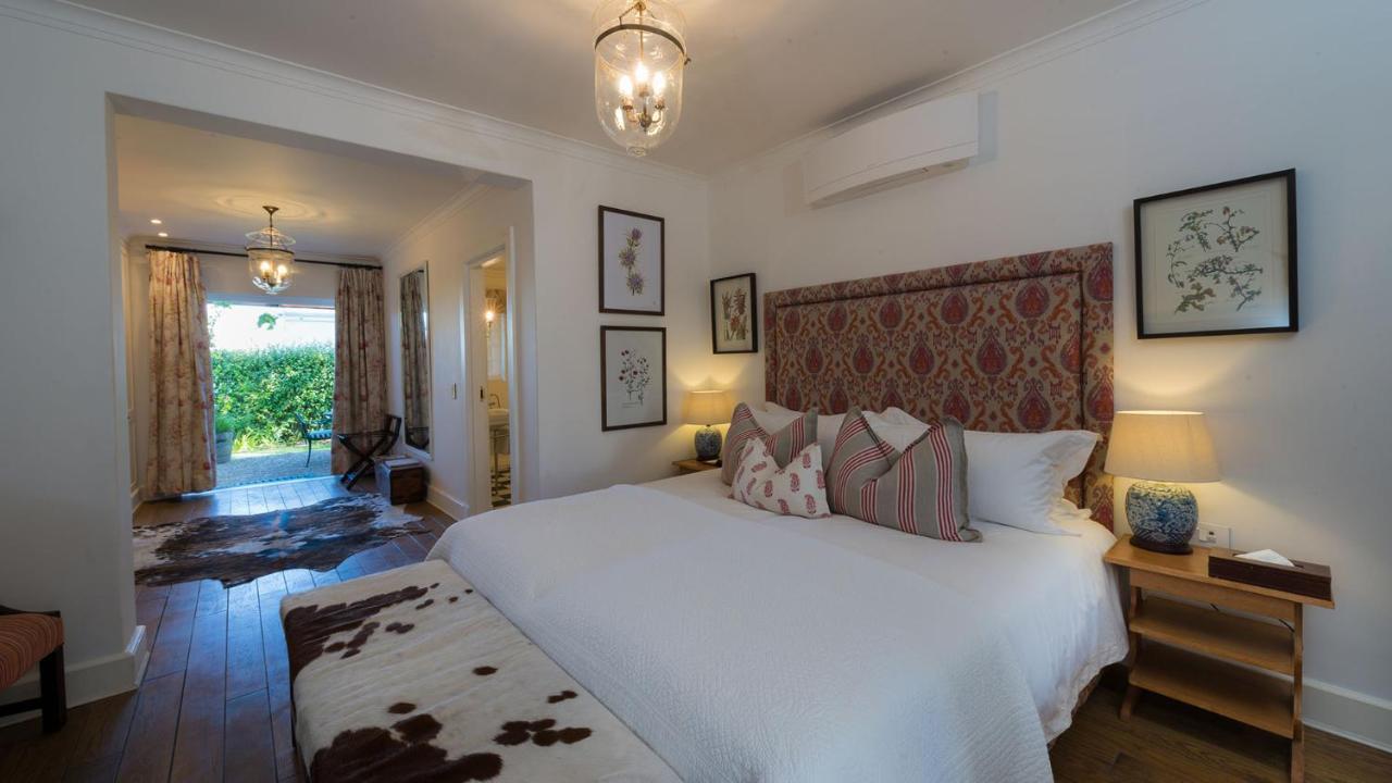 Drostdy Hotel Graaff-Reinet Eksteriør billede A bedroom at the Cape Heritage