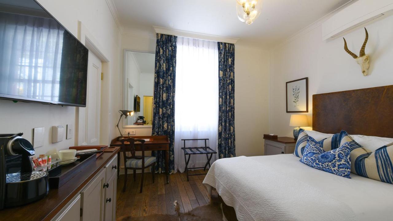 Drostdy Hotel Graaff-Reinet Eksteriør billede A room at the hotel