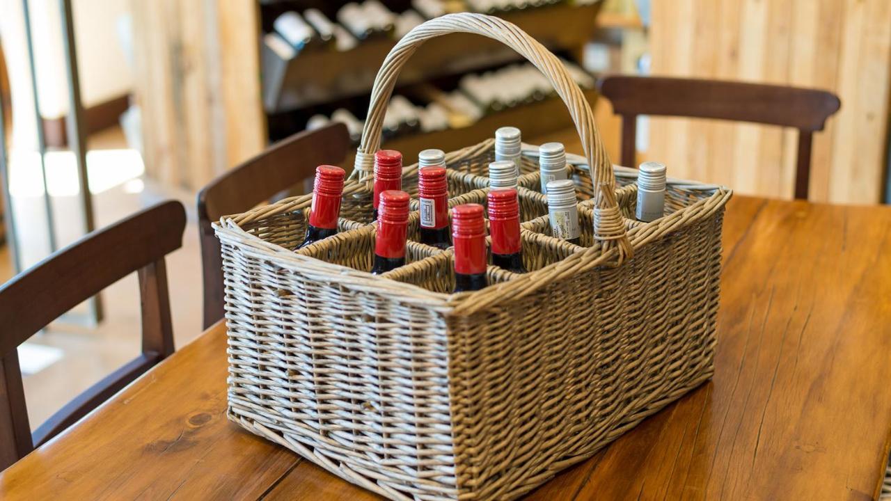 Drostdy Hotel Graaff-Reinet Eksteriør billede A wine carrier