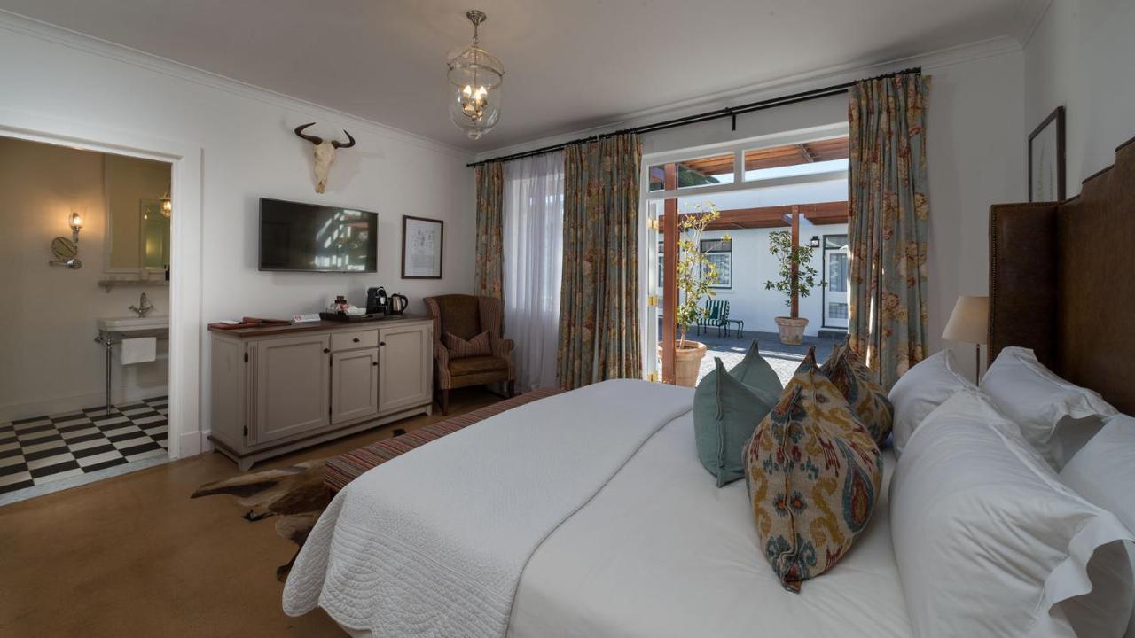 Drostdy Hotel Graaff-Reinet Eksteriør billede A bedroom at the Cape Heritage