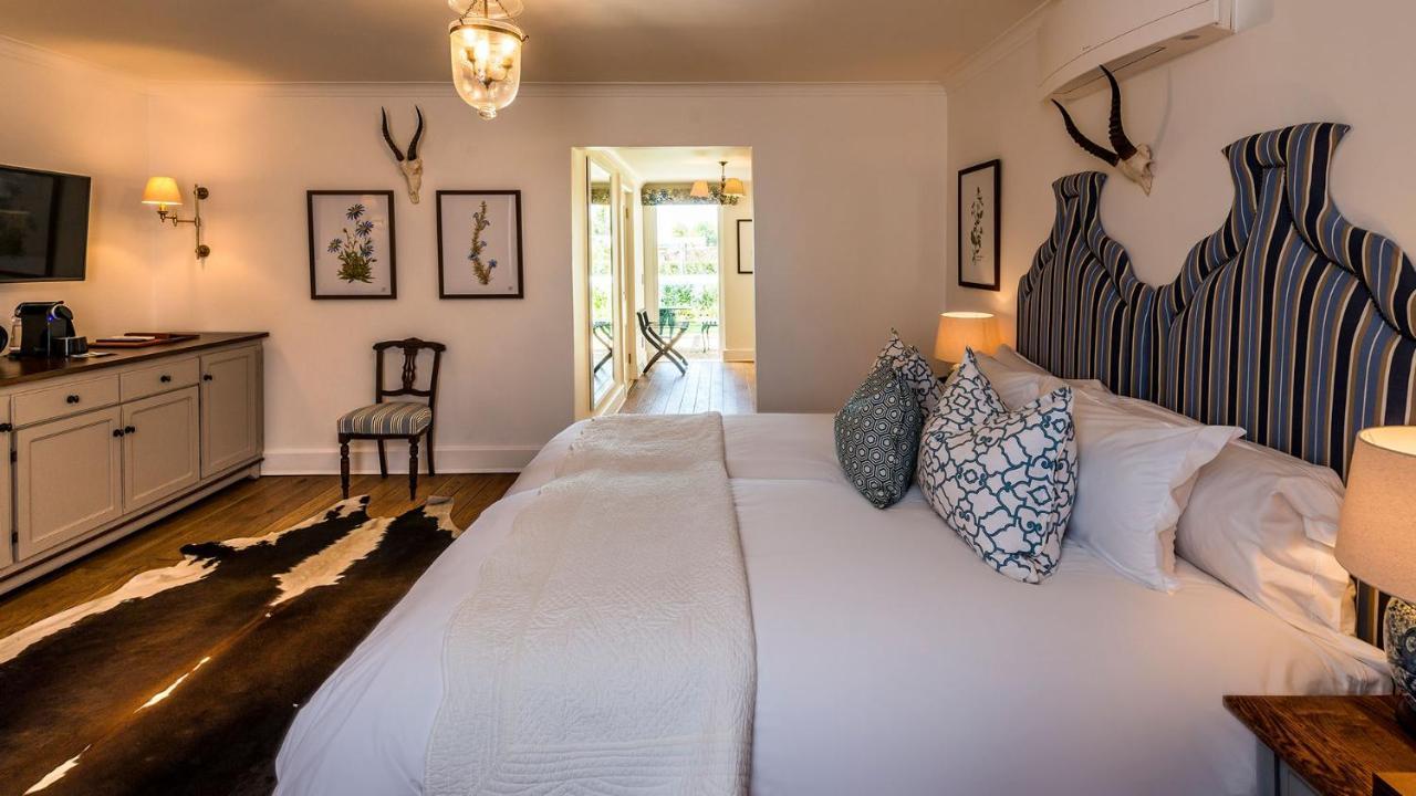 Drostdy Hotel Graaff-Reinet Eksteriør billede A bedroom at the Oyster Box