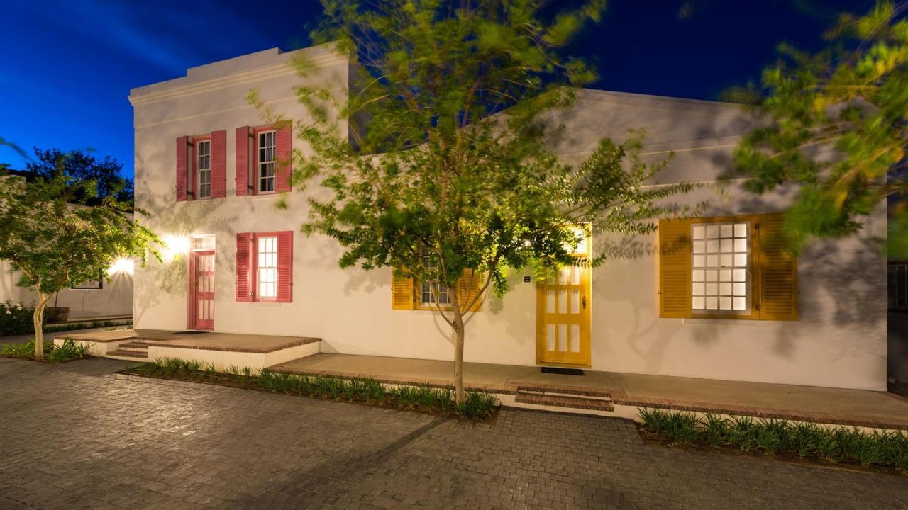 Drostdy Hotel Graaff-Reinet Eksteriør billede The historic house of the family of the writer, in the city of San Cristóbal de Las Casas, Chiapas.