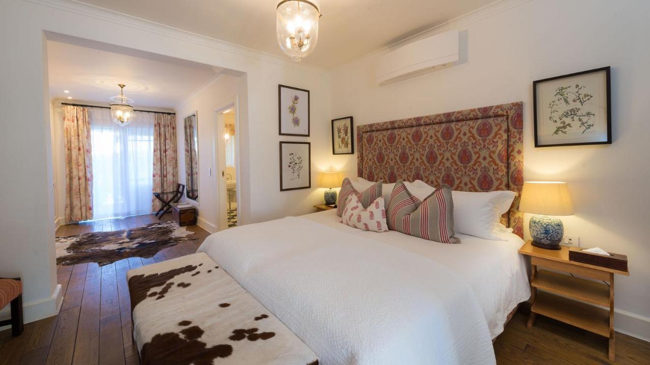Drostdy Hotel Graaff-Reinet Eksteriør billede A bedroom at the Cape Heritage
