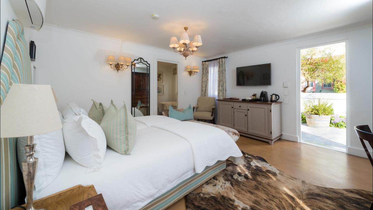 Drostdy Hotel Graaff-Reinet Eksteriør billede A room at the hotel