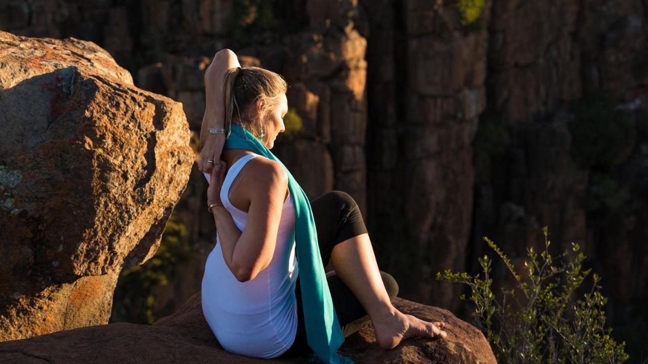 Drostdy Hotel Graaff-Reinet Eksteriør billede A woman practicing yoga